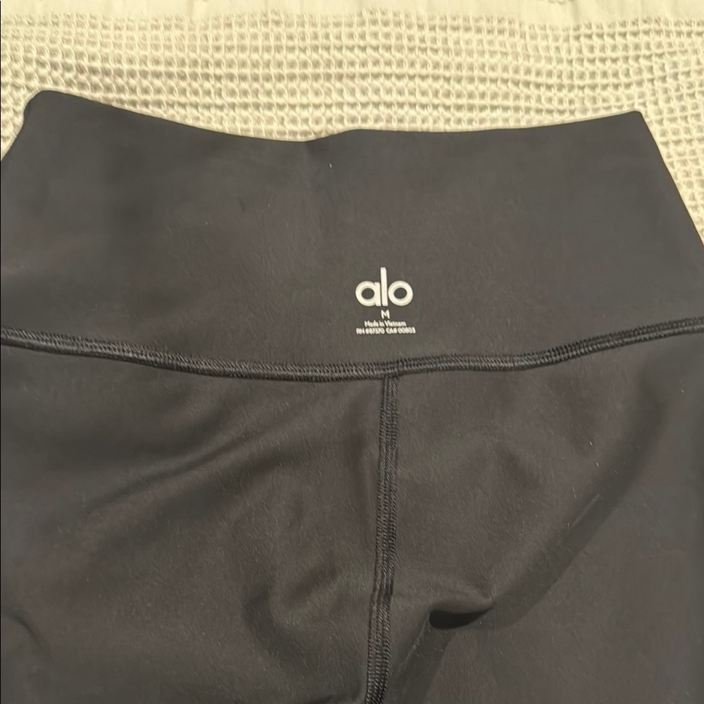 Never Worn Alo Airlift 7/8 Black High-Waisted Leggings
